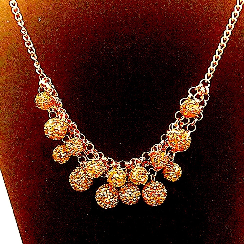 Gorgeous set Necklace and Bracelet Anne Klein. Gold Hardware